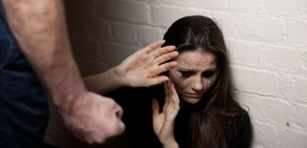 Ισπανία: Τουλάχιστον 8.790 συλλήψεις έγιναν στο 3μηνο του υποχρεωτικού εγκλεισμού για ενδοοικογενειακή βία 