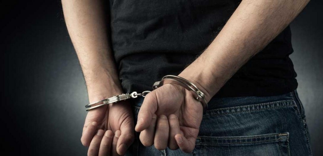 Δάσκαλος δημοτικού συνελήφθη στη Θεσσαλονίκη με ηρωίνη, κοκαΐνη και χάπια
