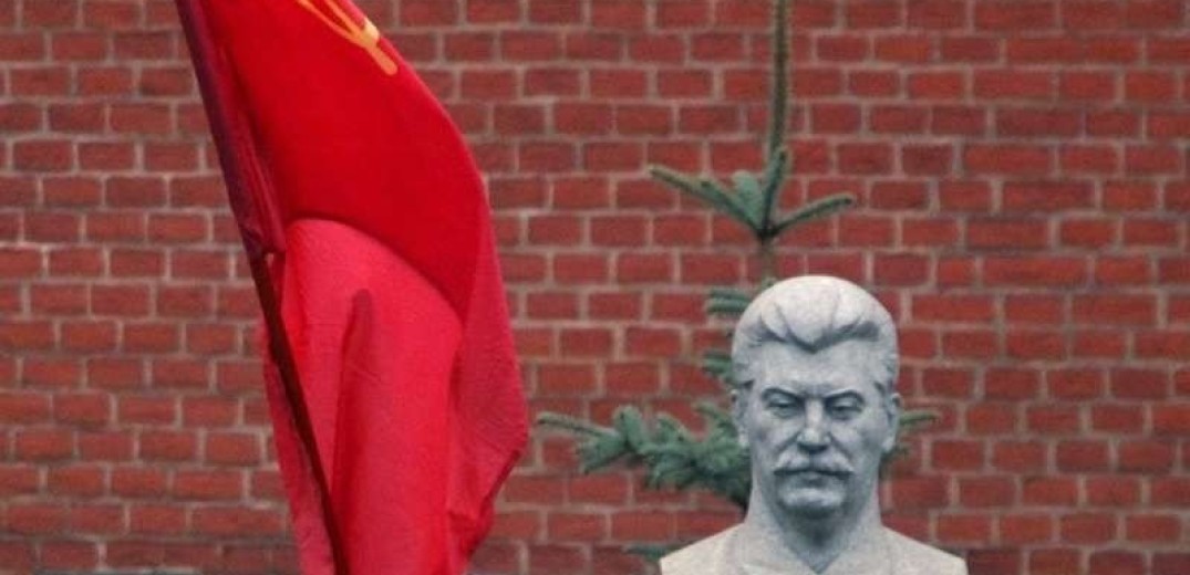 Εκατοντάδες Ρώσοι στην Κόκκινη Πλατεία για τα 70 χρόνια από τον θάνατο του Στάλιν