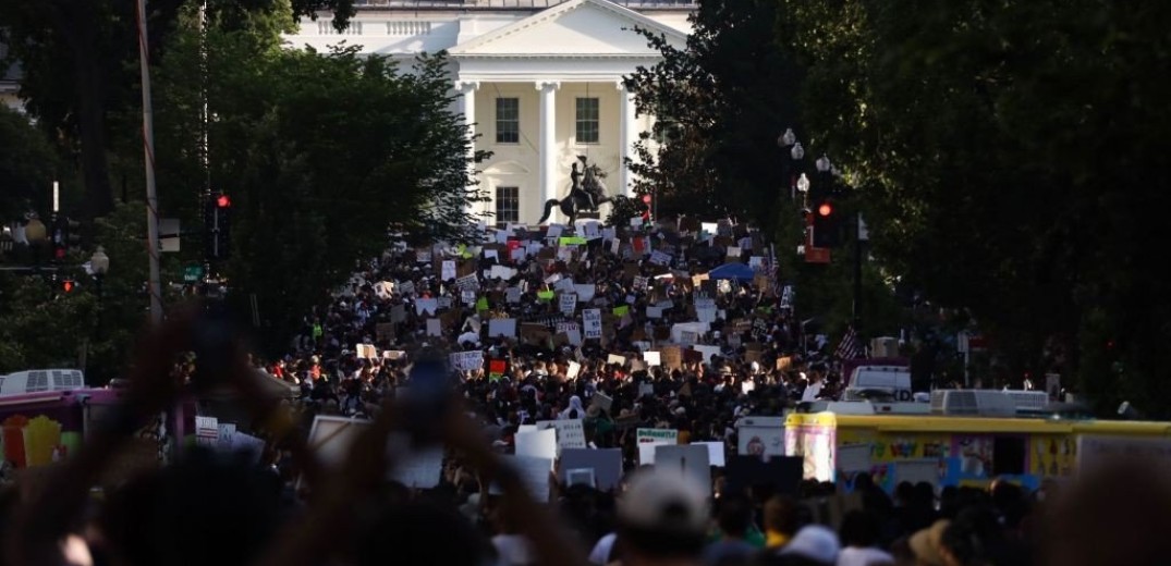 Δεκάδες χιλιάδες διαδηλωτές στις ΗΠΑ κατά της ρατσιστικής και αστυνομικής βίας (βίντεο)
