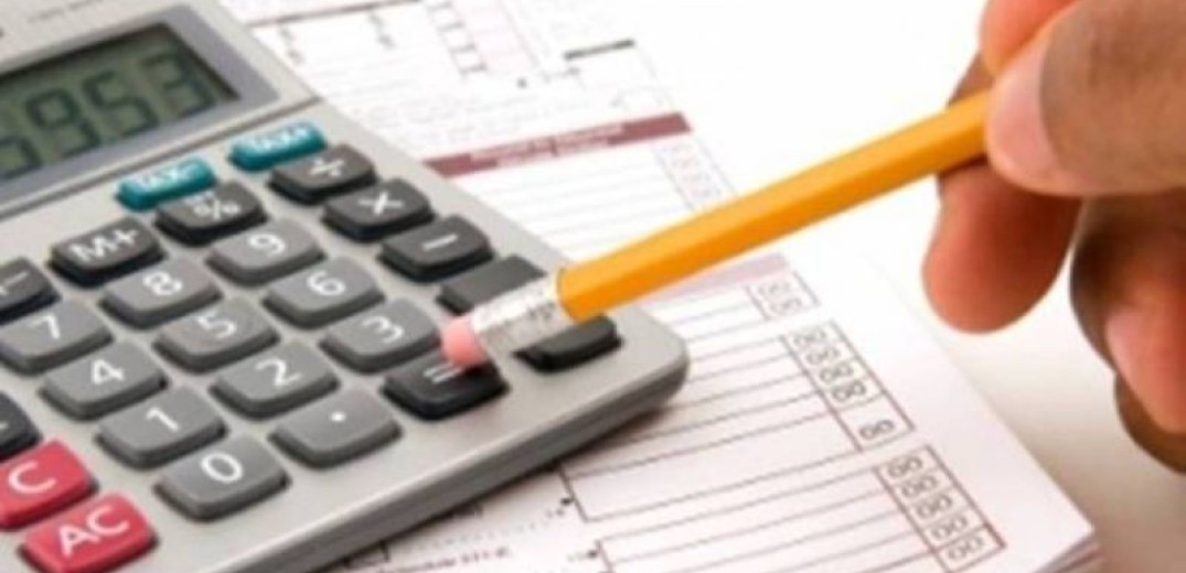 ΦΠΑ: Η συρρίκνωση του «φορολογικού κενού» θα φέρει 2 δισ. ευρώ ετησίως για να χρηματοδοτηθούν πρόσθετες παροχές