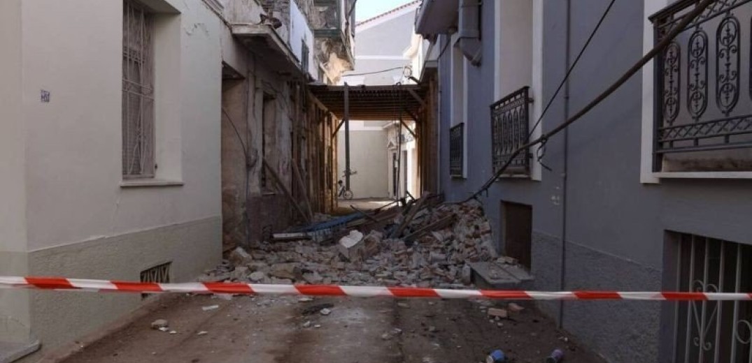Σάμος: Κατεδαφίζεται το κτήριο όπου έχασαν τη ζωή τους στον σεισμό οι δύο μαθητές