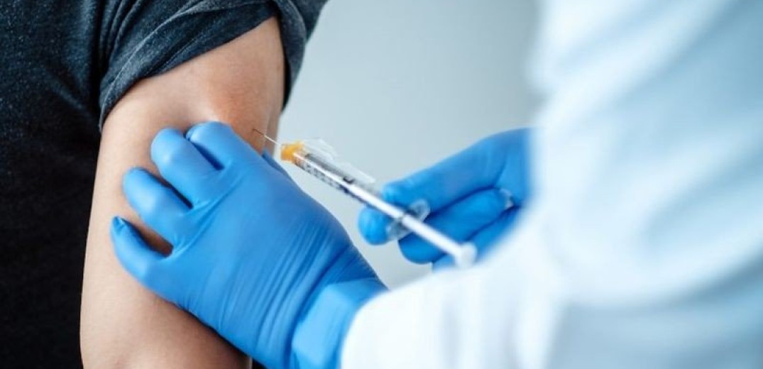 Κορονοϊός: Πότε θα εμβολιαστούν οι ευπαθείς ομάδες και πώς θα ειδοποιούνται (Βίντεο)