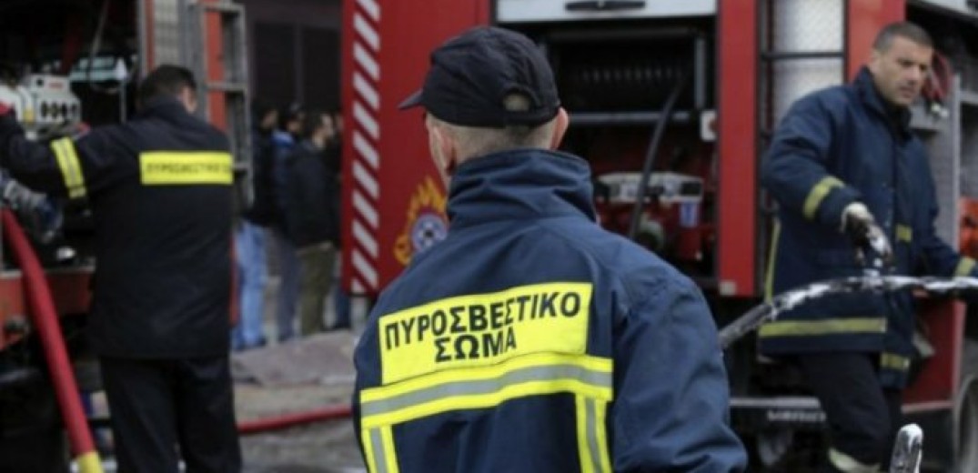 Υπό έλεγχο η πυρκαγιά σε εργοστάσιο ξυλείας στη Μαγούλα Αττικής