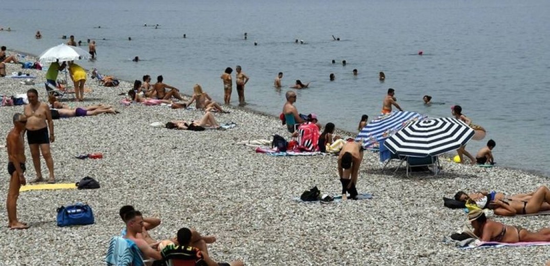 Αναστάτωση σε παραλία της Κρήτης - Ανασύρθηκε άνδρας χωρίς τις αισθήσεις του 