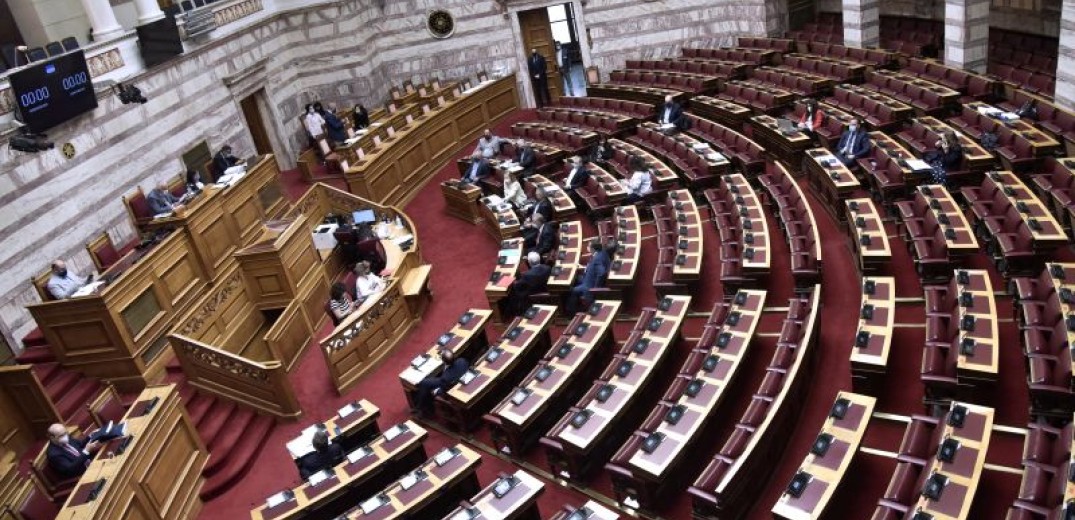 Βουλή: Κόντρα για την έκθεση Τσιόδρα - Λύτρα και κατηγορίες για &quot;αντιπολίτευση πάνω σε θανάτους&quot; από τη ΝΔ