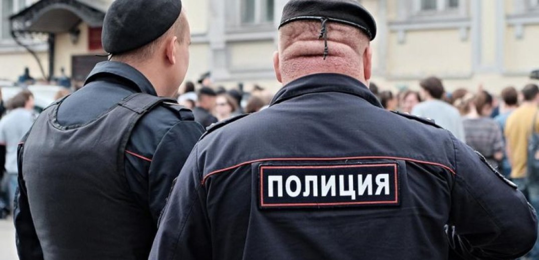 Ρωσία: Εισαγγελέας πρότεινε 9 χρόνια φυλακή για αστυνομικό που κατέκρινε... τηλεφωνικά τον πόλεμο στην Ουκρανία