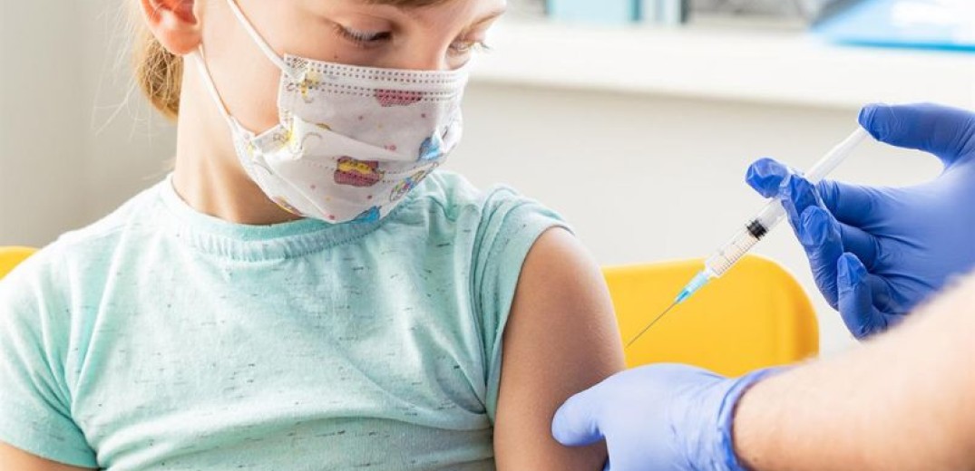 Ανησυχούν οι ιδιώτες παιδίατροι για τα χαμηλά ποσοστά εμβολιασμού των παιδιών κατά της COVID-19