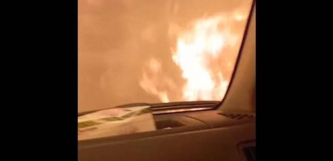 Φωτιά στη Γορτυνία: Αυτοκίνητο περνά μέσα από τις φλόγες - Συγκλονιστικό βίντεο